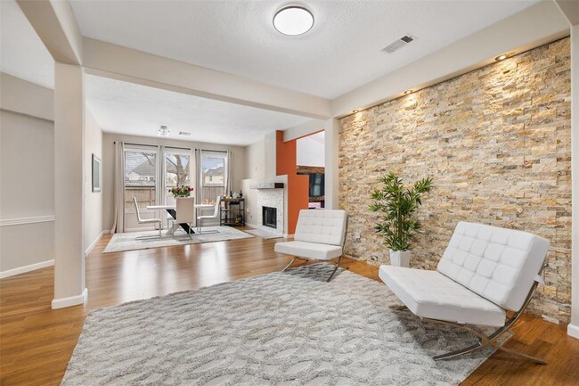 Building Photo - 20718 Whitevine Way