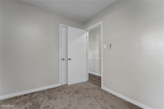 Building Photo - 3 br, 1 bath House - 5713 Huntingcreek Dr