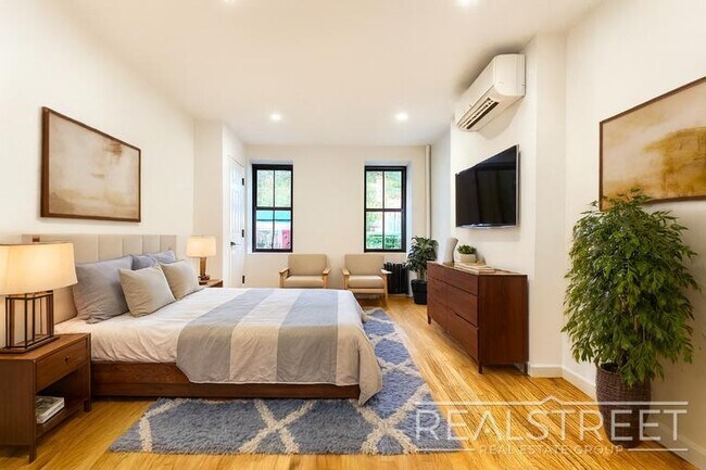 Foto del edificio - Brand New 2 Bed with Private Yard Bed Stuy...