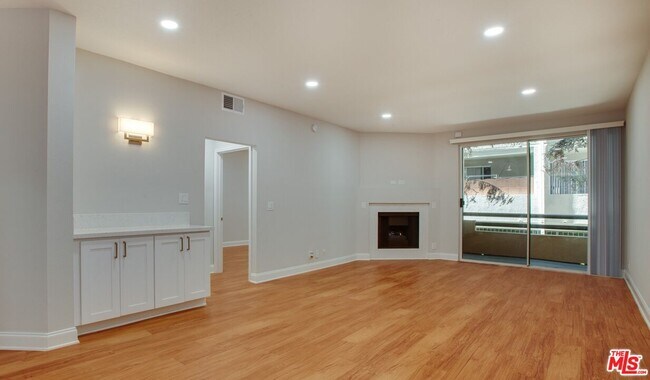 Foto del edificio - 1420 Peerless Pl