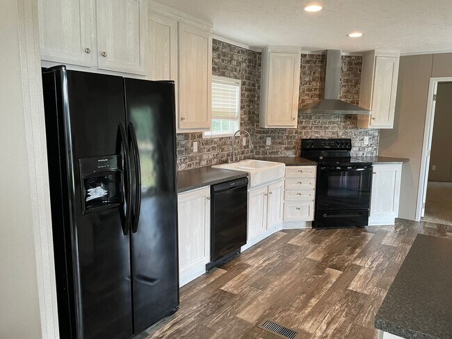 Foto del edificio - 3 BED, 2 BATH MOBILE HOME LOCATED IN THE DENTON AREA! $1,250 MONTH, $1,250 DEPOSIT.