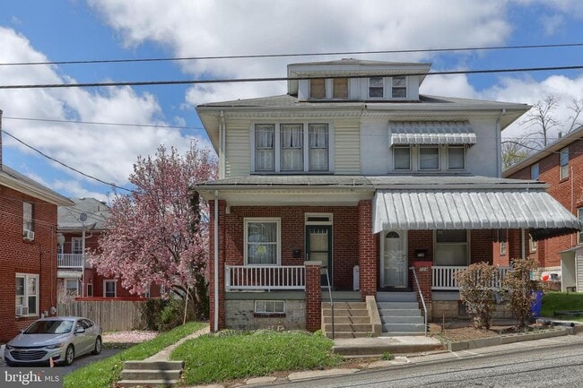 Building Photo - 726 S 29th St