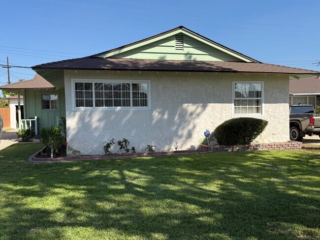 Foto del edificio - 8917 Reydon St