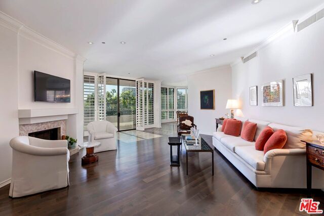 Foto del edificio - 300 N Swall Dr
