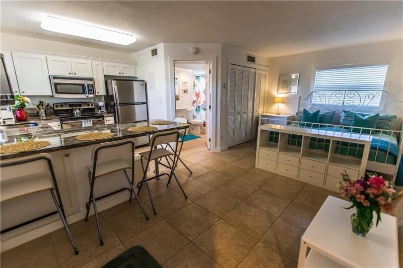 814 SE 19th Ave, Deerfield Beach, FL 33441 Condo for Rent in