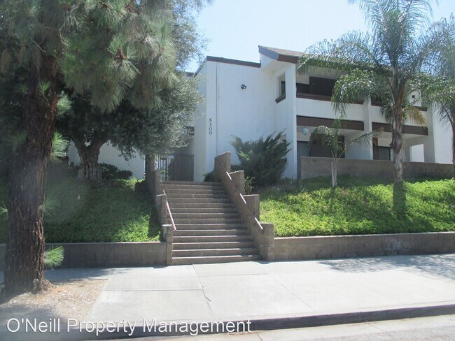 Foto del edificio - 5300 Canyon Crest Dr