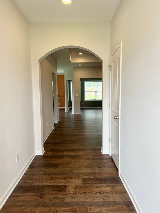 Building Photo - STUNNING HOME IN ELGIN'S WALNUT GROVE