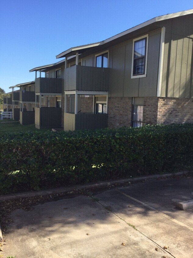2307 S Austin St Unit 7, Brenham, TX 77833 Apartment for Rent in
