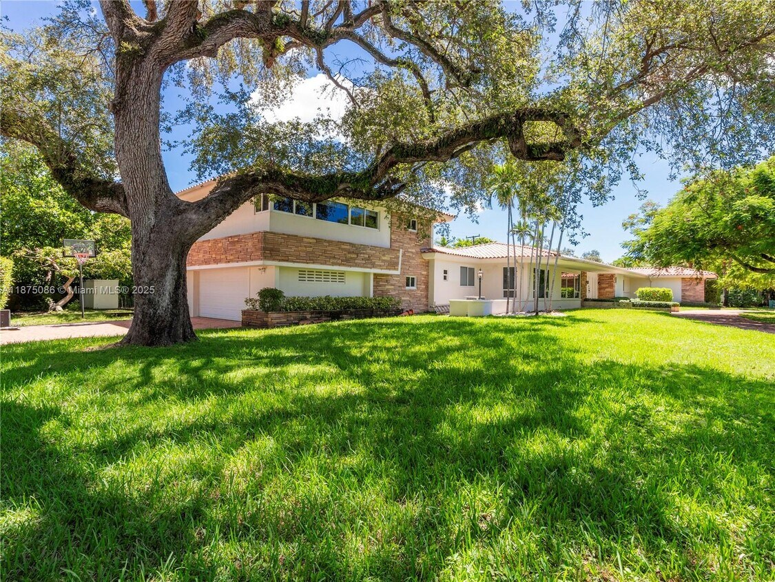 Primary Photo - 55 Pinta Rd
