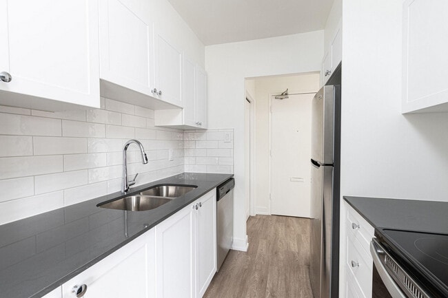 Building Photo - 295 Dale Cres