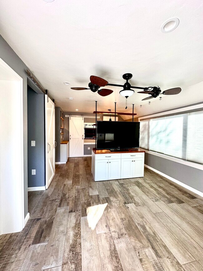 Foto del edificio - 38374 Rainbow Heights Pl