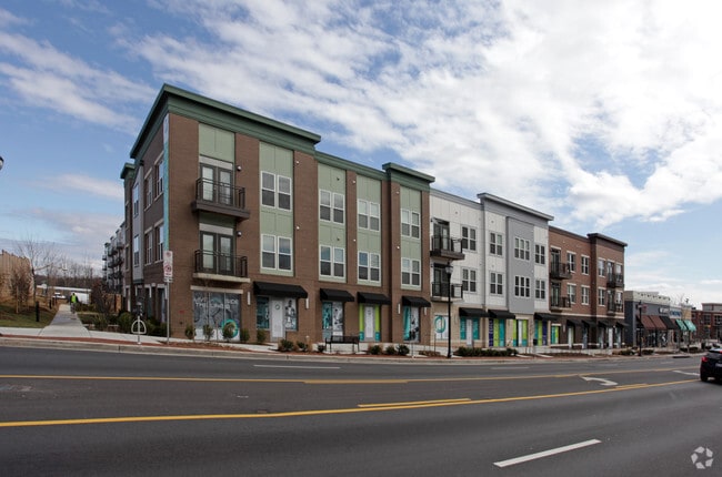 Building Photo - Palette at Arts District