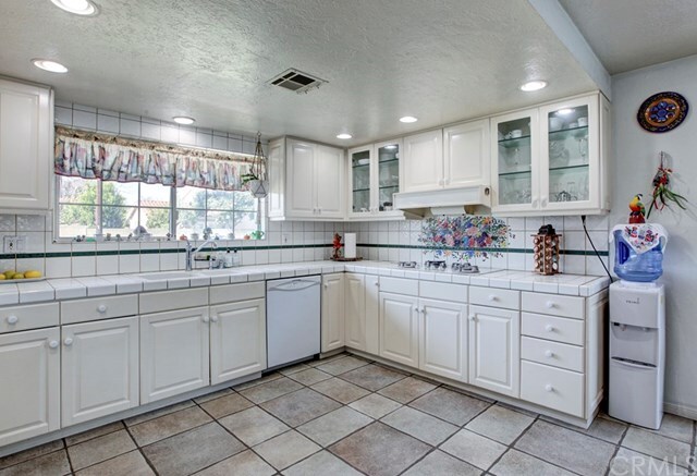 Building Photo - 8462 Carob St