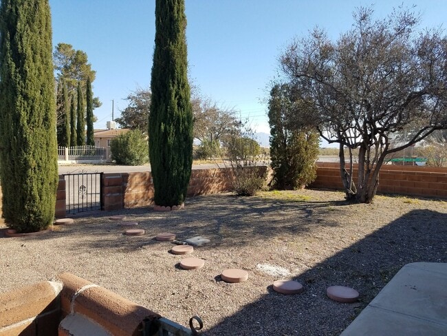 Foto del edificio - Beautifully Updated 3 Bedroom House ready for you make it Home!