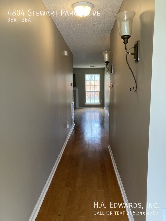 Foto del edificio - 4804 Stewart Parc Drive