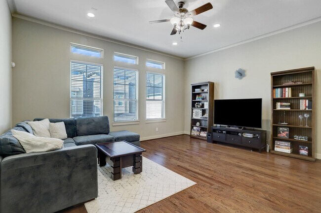 Foto del edificio - 1241 Nelson Falls Ln