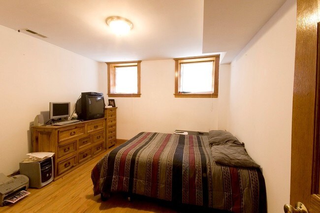 Foto del edificio - 3810 N Greenview Ave