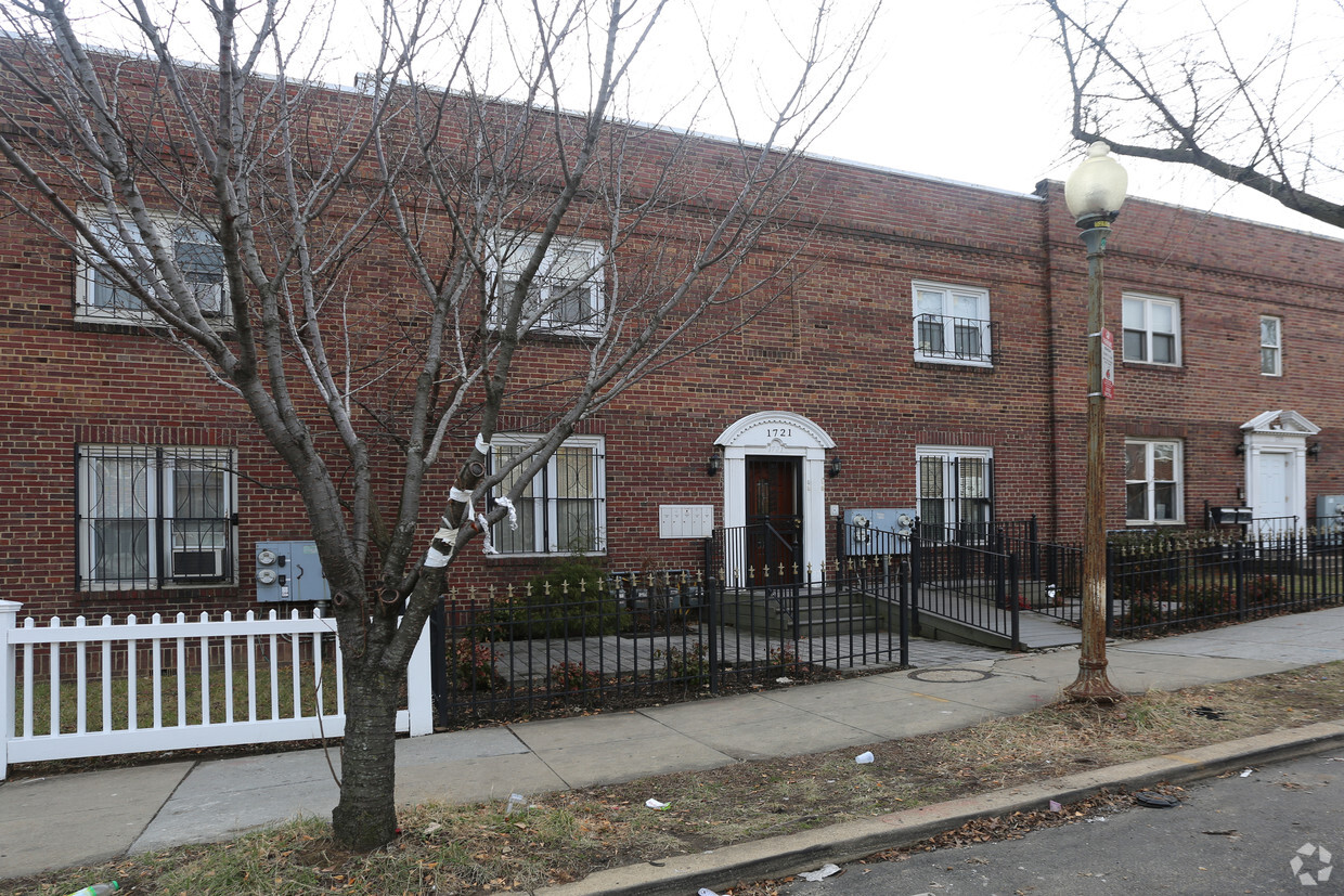 Building Photo - 1721 Capitol Ave NE