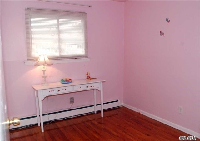 Building Photo - 9 Wicks Dr