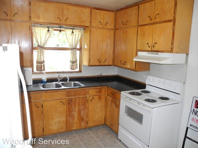 Building Photo - 3 br, 2 bath House - 507 W. Pecan