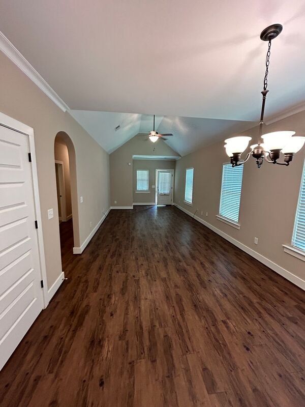 Foto del edificio - 5617 Park Side Rd