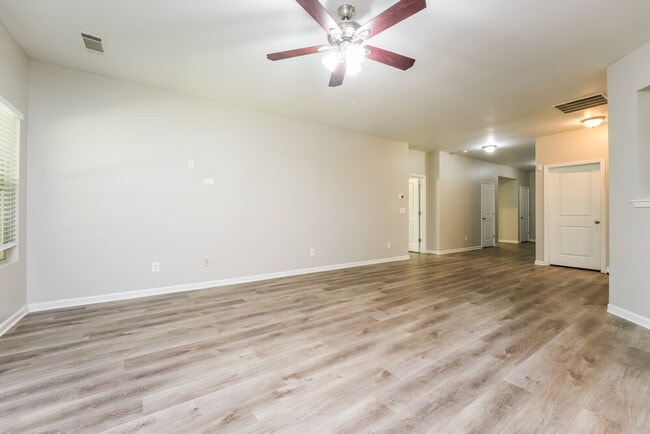 Building Photo - 3517 Mica Cir SE
