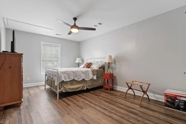 Building Photo - 105 Sportsman Cir NE