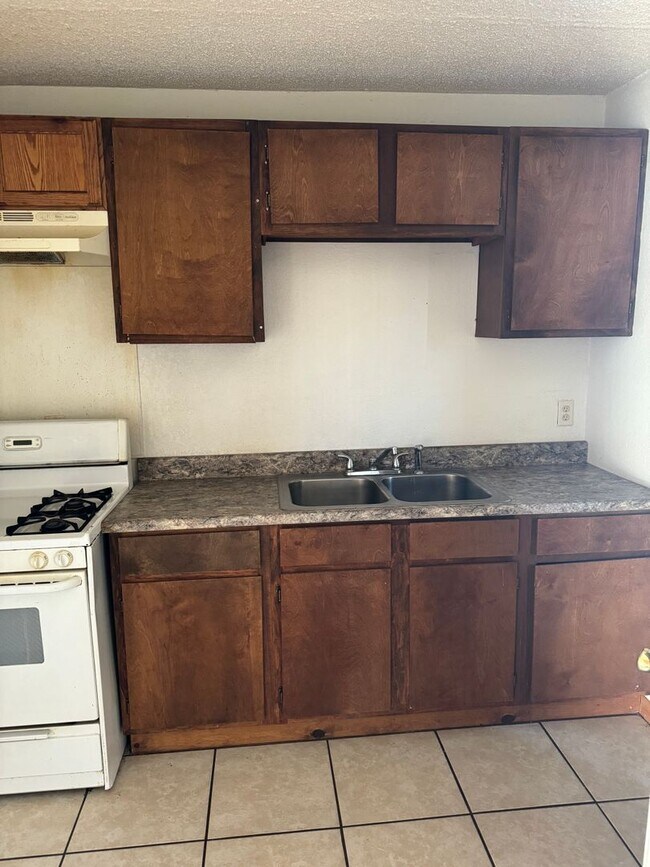 Foto del edificio - Remodeled 1 Bedroom 1 Bath at 2344 NW 14th