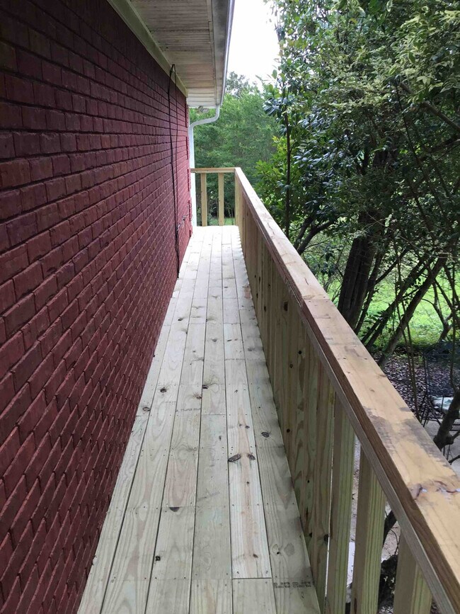 Building Photo - 176 Schools Dr