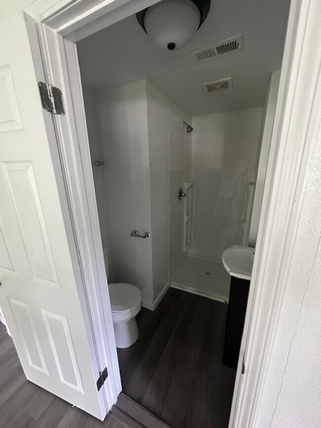 Foto del edificio - 3 Bed 2 Bath Fully Remodeled Home