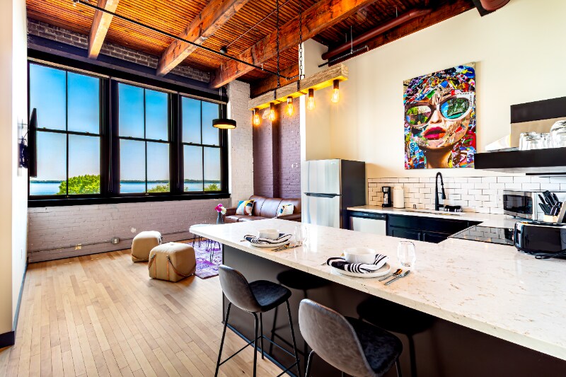 Foto principal - 327 E Wilson St