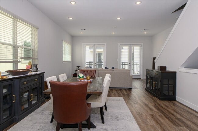 Foto del edificio - 1274 N Post Oak Rd