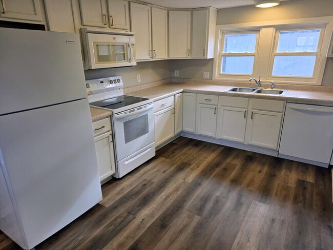 Building Photo - 114 N 5th St