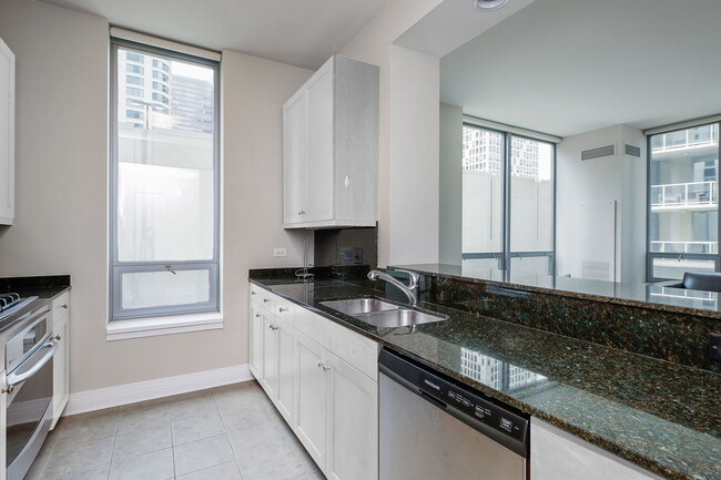 Foto del edificio - 600 N Lake Shore Dr