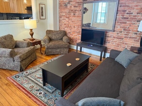 Building Photo - 39 Thomas Ave