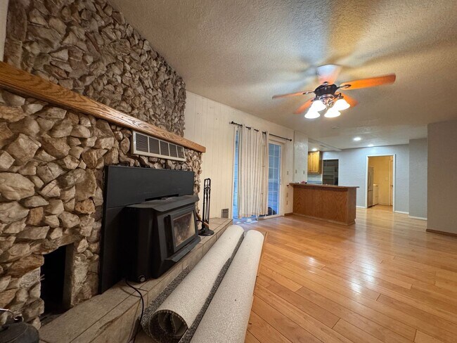 Foto del edificio - HOUSE FOR RENT IN THE JANESVILLE SCHOOL DI...