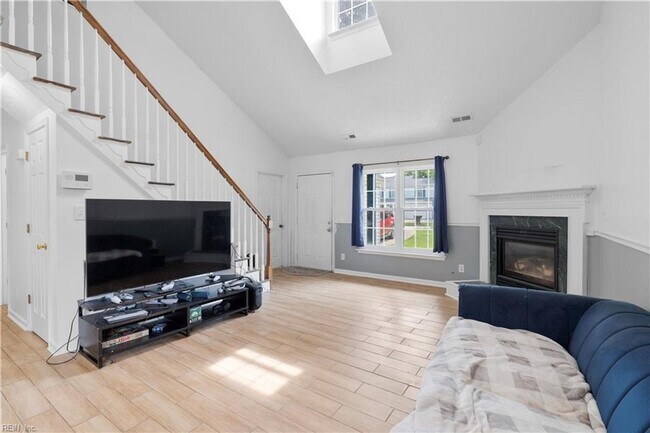 Foto del edificio - Spacious 4-Bedroom Home in the Heart of Ha...