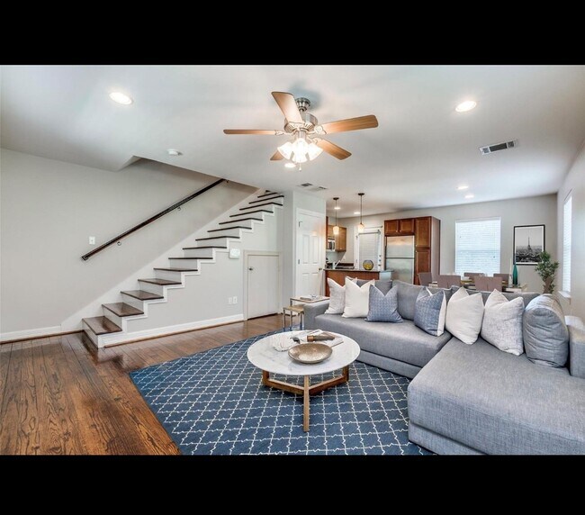 Building Photo - 4815 Bradford Dr