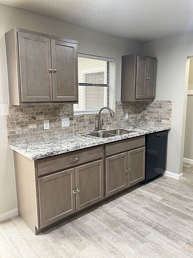 Building Photo - 5921A Bedford, Beaumont, TX 77708