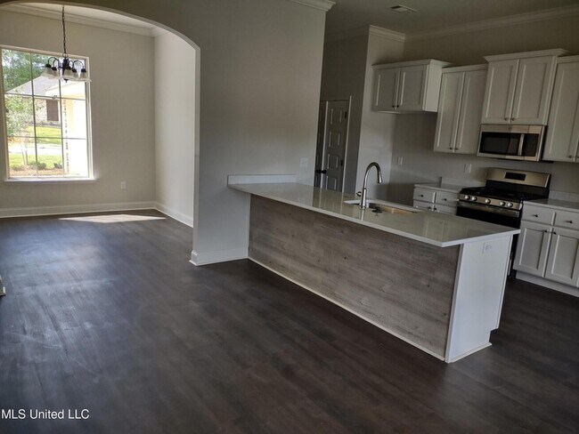 Foto del edificio - 464 Silver Hill Dr