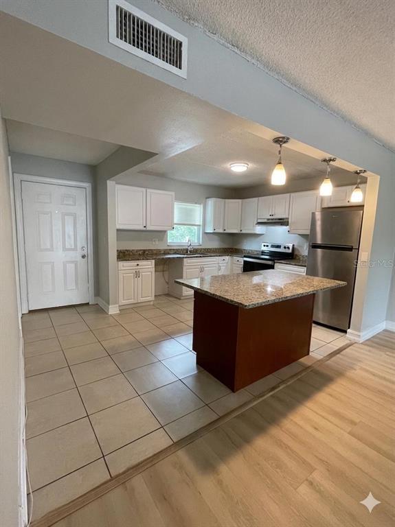 Building Photo - 2835 Somerset Park Dr