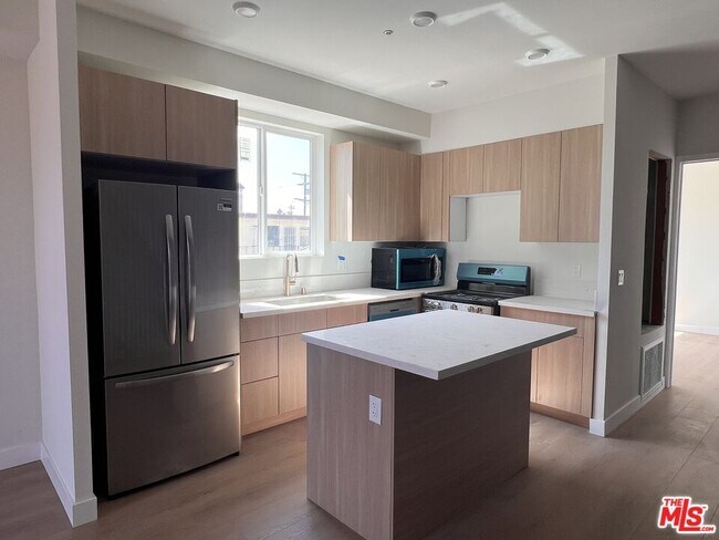 Foto del edificio - 1230 S Berendo St