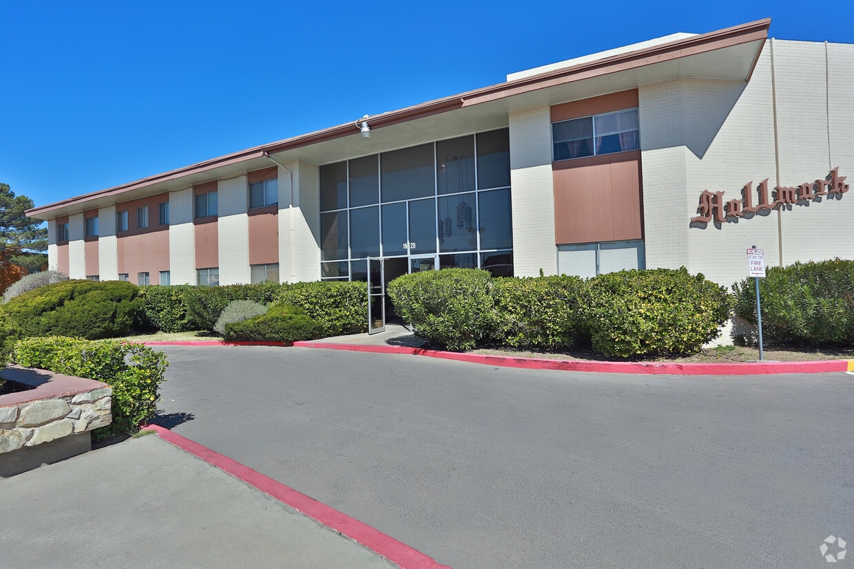 Primary Photo - Hallmark Apartments