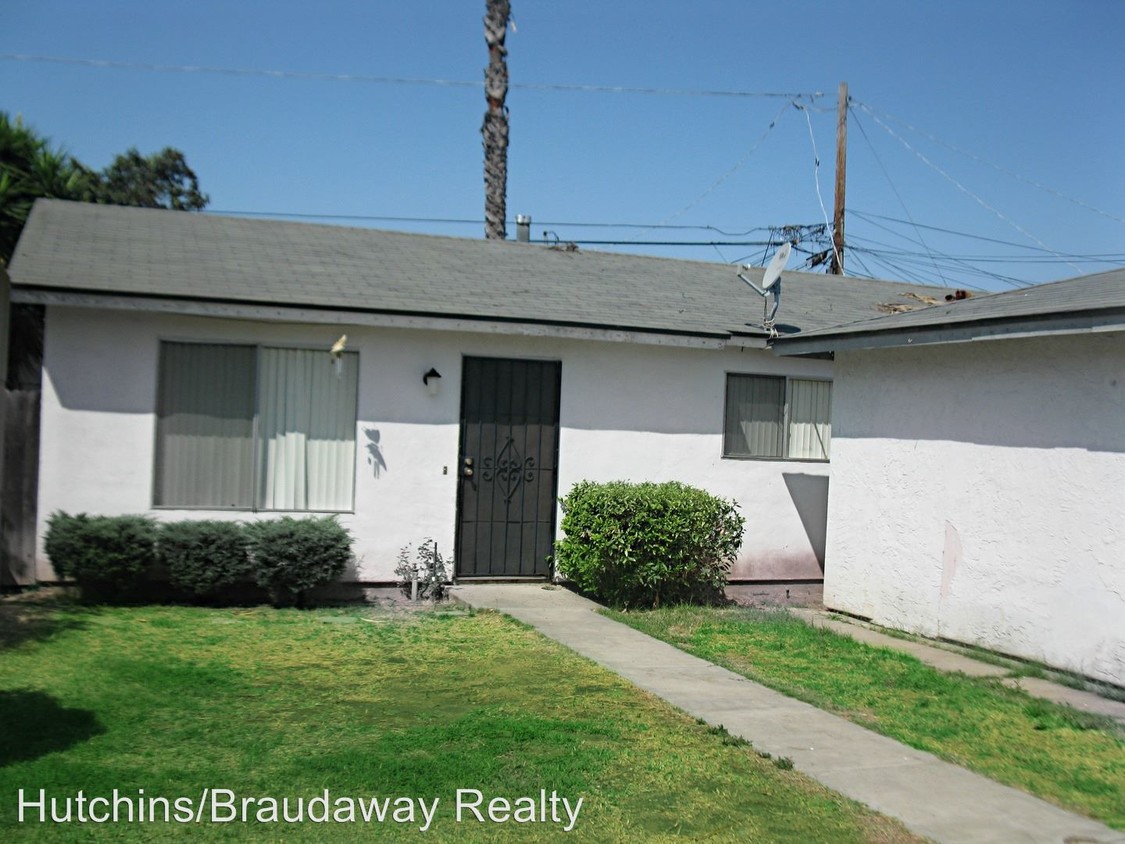 Primary Photo - 2220-2222 Reo Dr