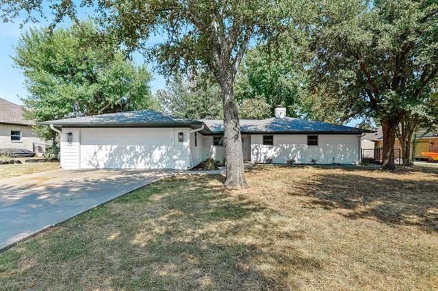 Primary Photo - 114 W Kiowa Dr