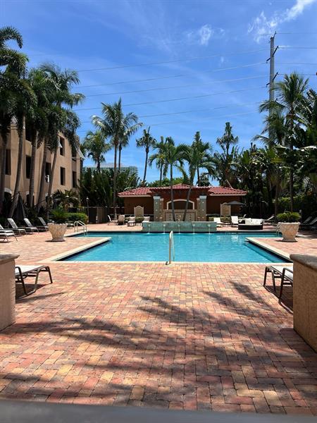 Foto del edificio - 616 Clearwater Park Rd