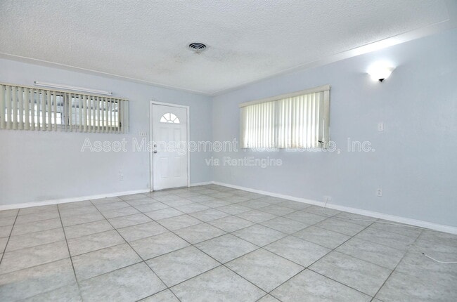 Building Photo - 5302 13th Ave S