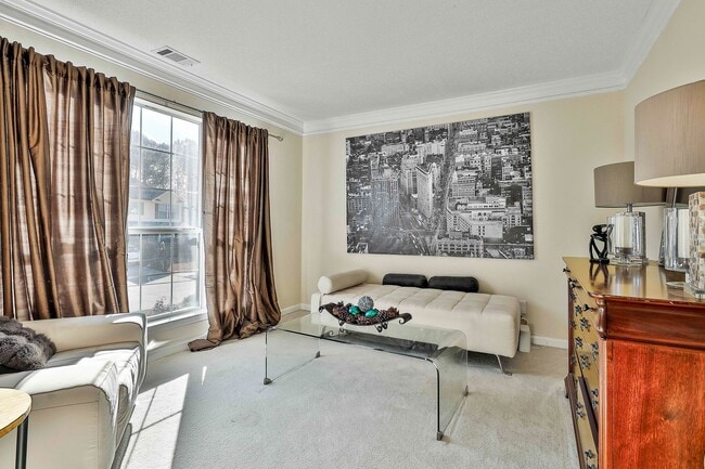 Building Photo - Fully Furnished 4 Bedroom with Internet Included!