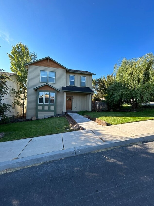 Primary Photo - 3 Bedroom / 2.5 Bath Home in SW Redmond