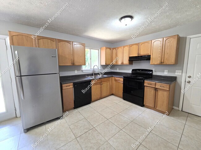 Building Photo - 8834 Homewood Dr